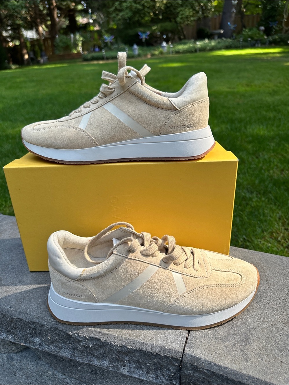 Vince Women’s Cream Suede Low-Top Sneakers brand new